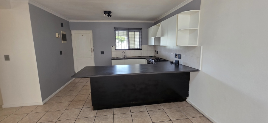 To Let 2 Bedroom Property for Rent in Royal Ascot Western Cape